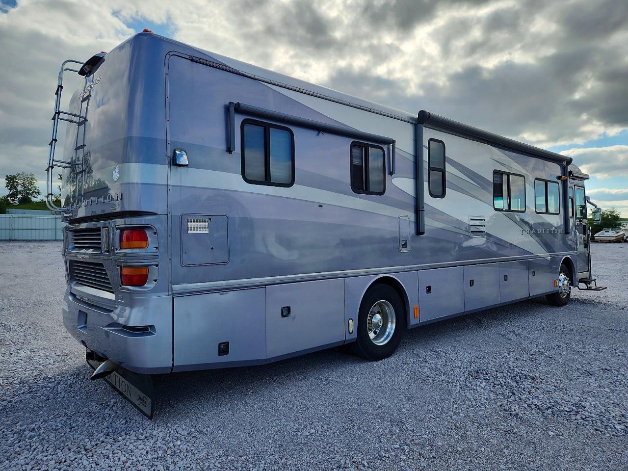 2005 Fleetwood Pace Visio 2005 American Tradition RV
