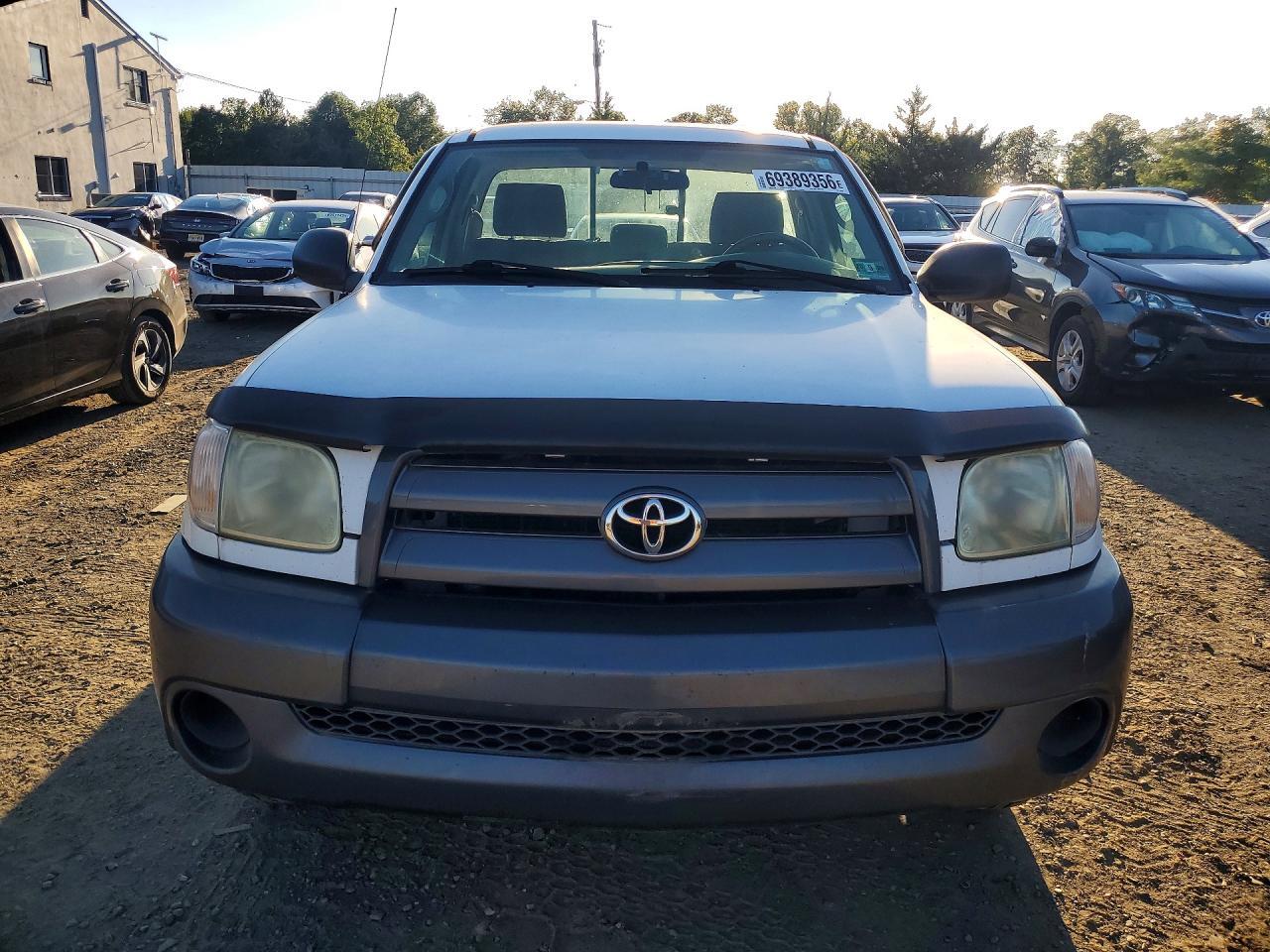2005 Toyota Tundra Base
