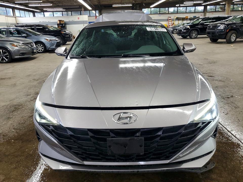 2023 Hyundai Elantra SE