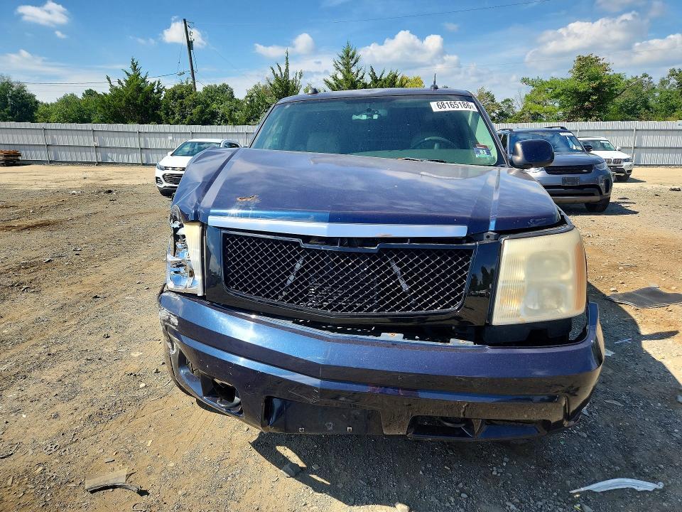 2004 Cadillac Escalade Luxury
