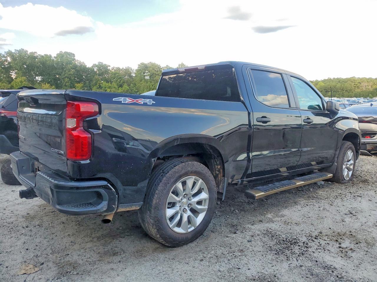 2022 Chevrolet Silverado K1500 Custom