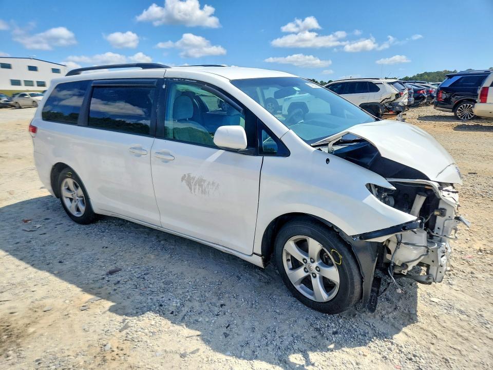 2014 Toyota Sienna LE