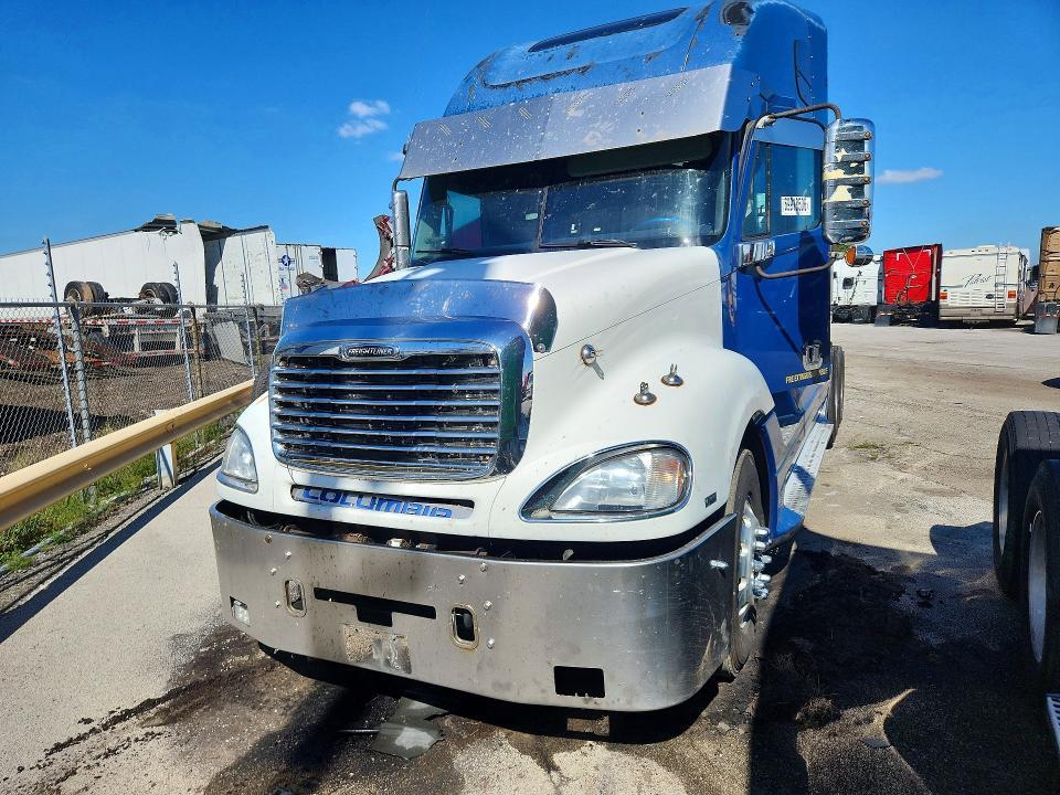 2007 Freightliner Columbia 120 Semi Truck
