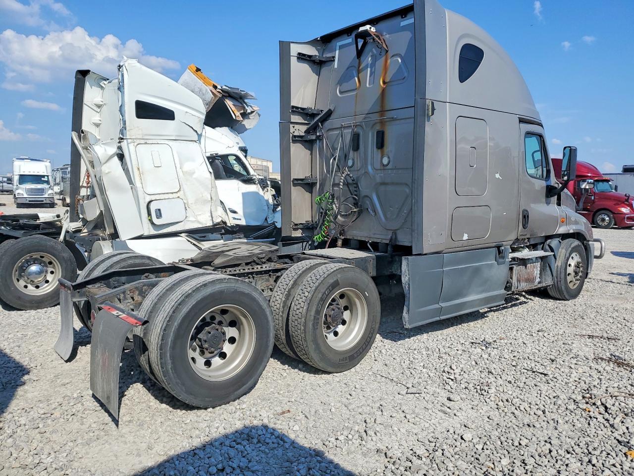 2017 Freightliner Cascadia 125 Semi Truck