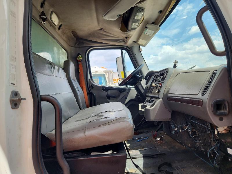2011 Frht - Freightliner M2