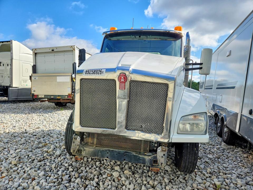 2020 Kenworth Construction T880