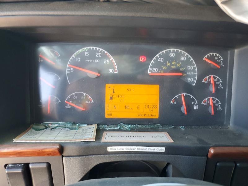 2008 Volvo VNL Semi Truck