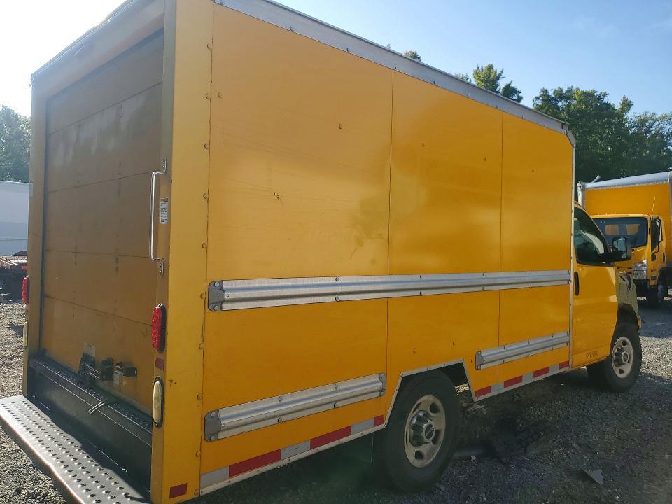2016 GMC Savana BOX Truck