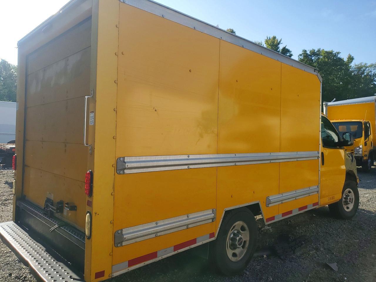 2016 GMC Savana BOX Truck