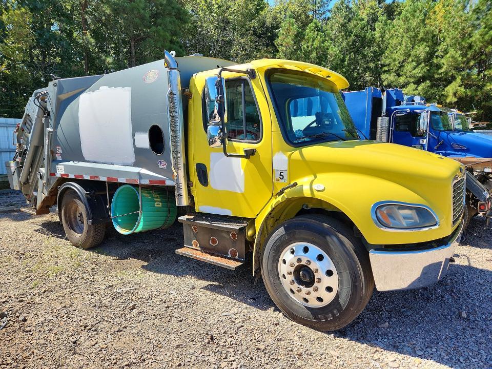 2015 Freightliner Business Class M2 Refuse Truck