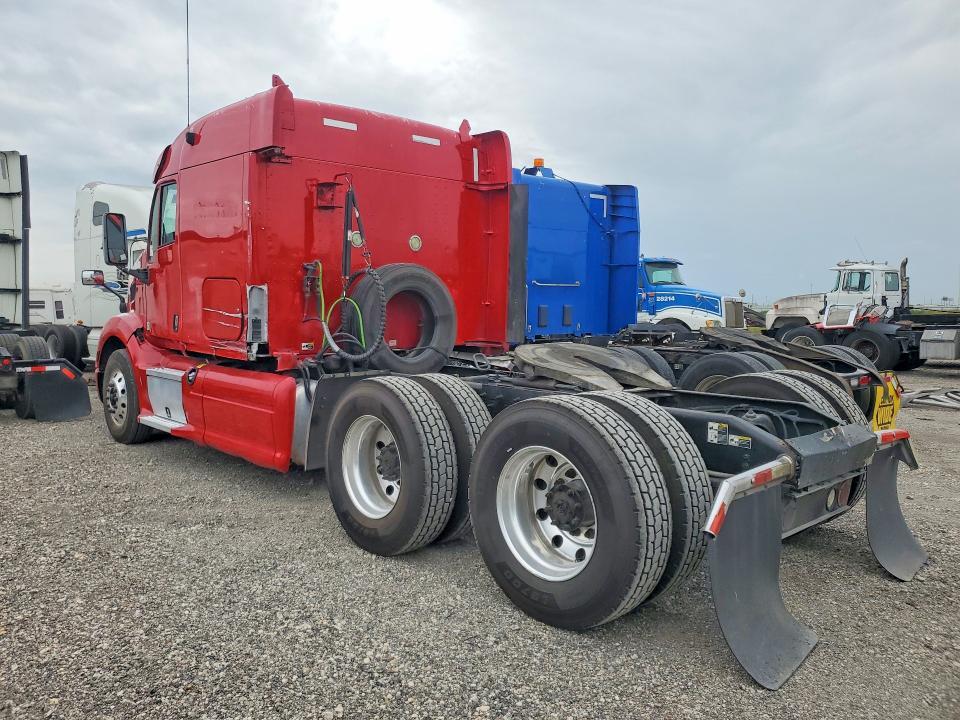 2012 Peterbilt 587 Semi Truck