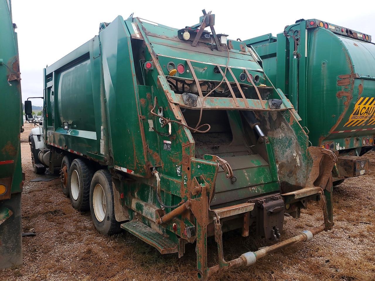 2009 International 7400 Refuse Truck