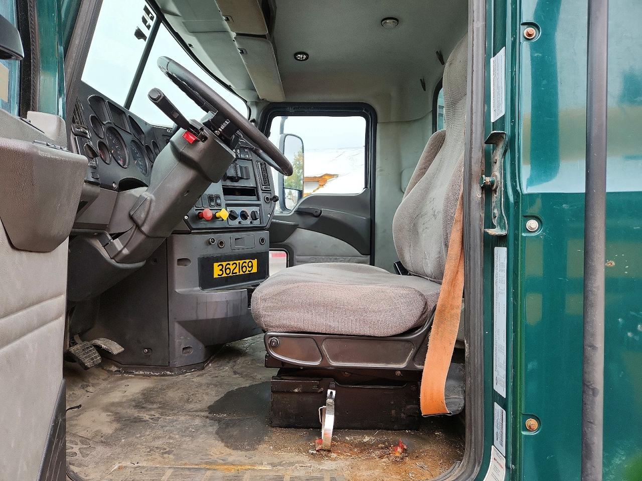 2017 Mack CXU612 Semi Truck