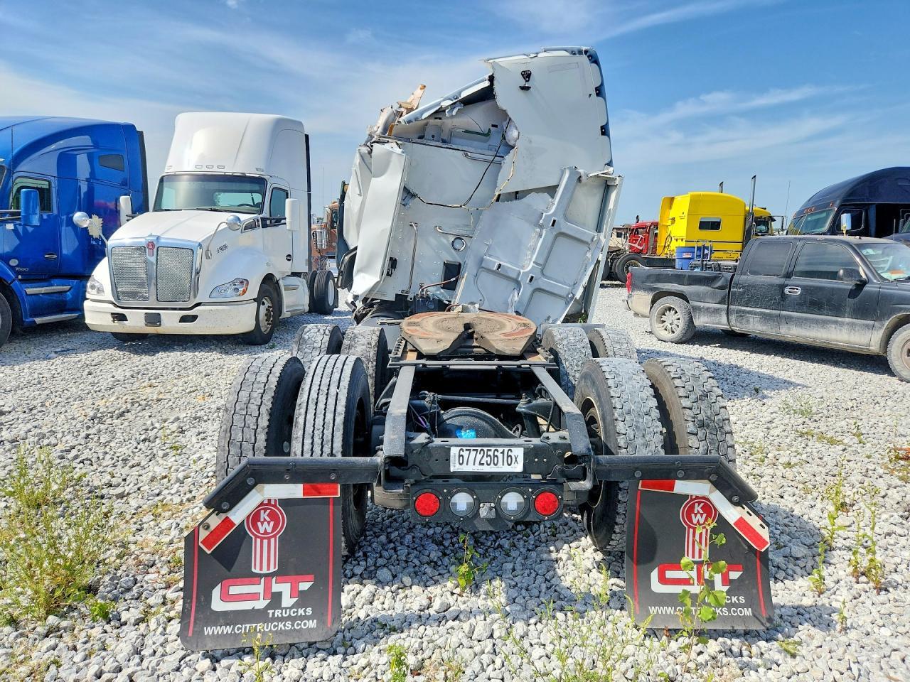 2025 Kenworth T680 Semi Truck