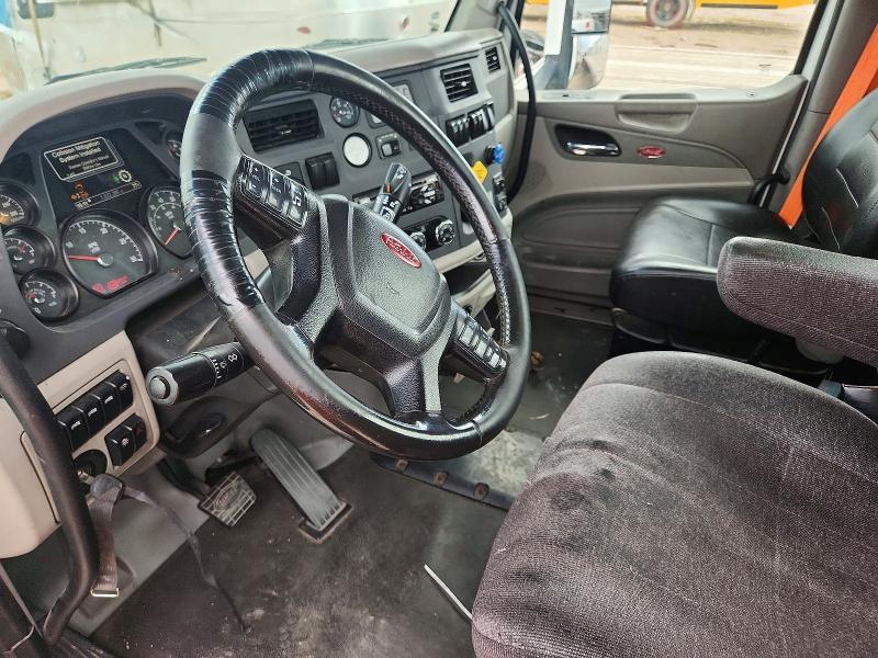 2019 Peterbilt 579 Semi Truck