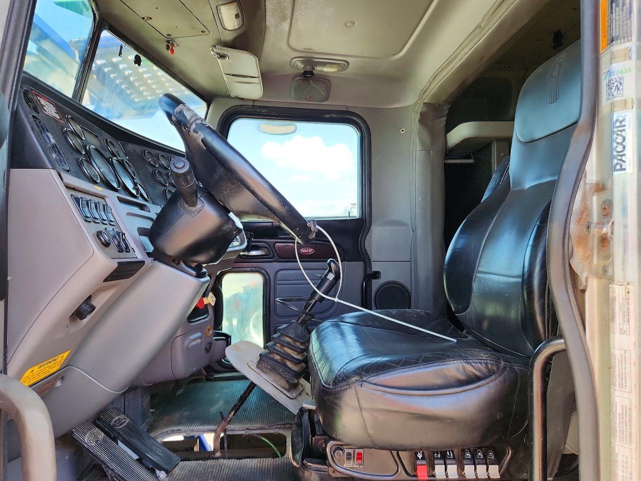 2014 Peterbilt 388 Car Hauler Truck