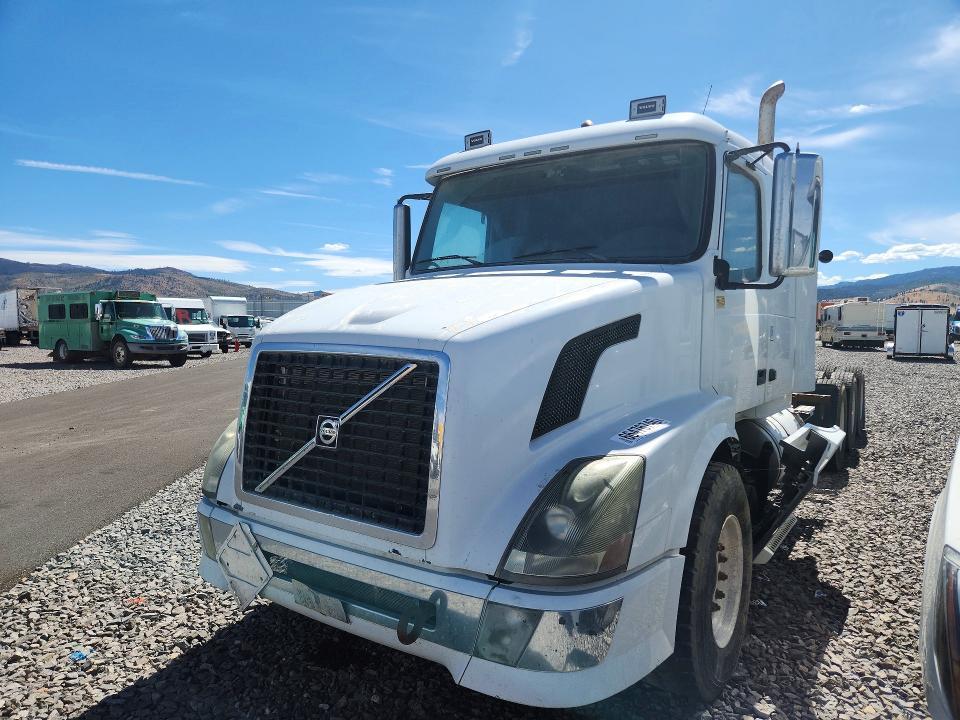 2008 Volvo VNL Semi Truck