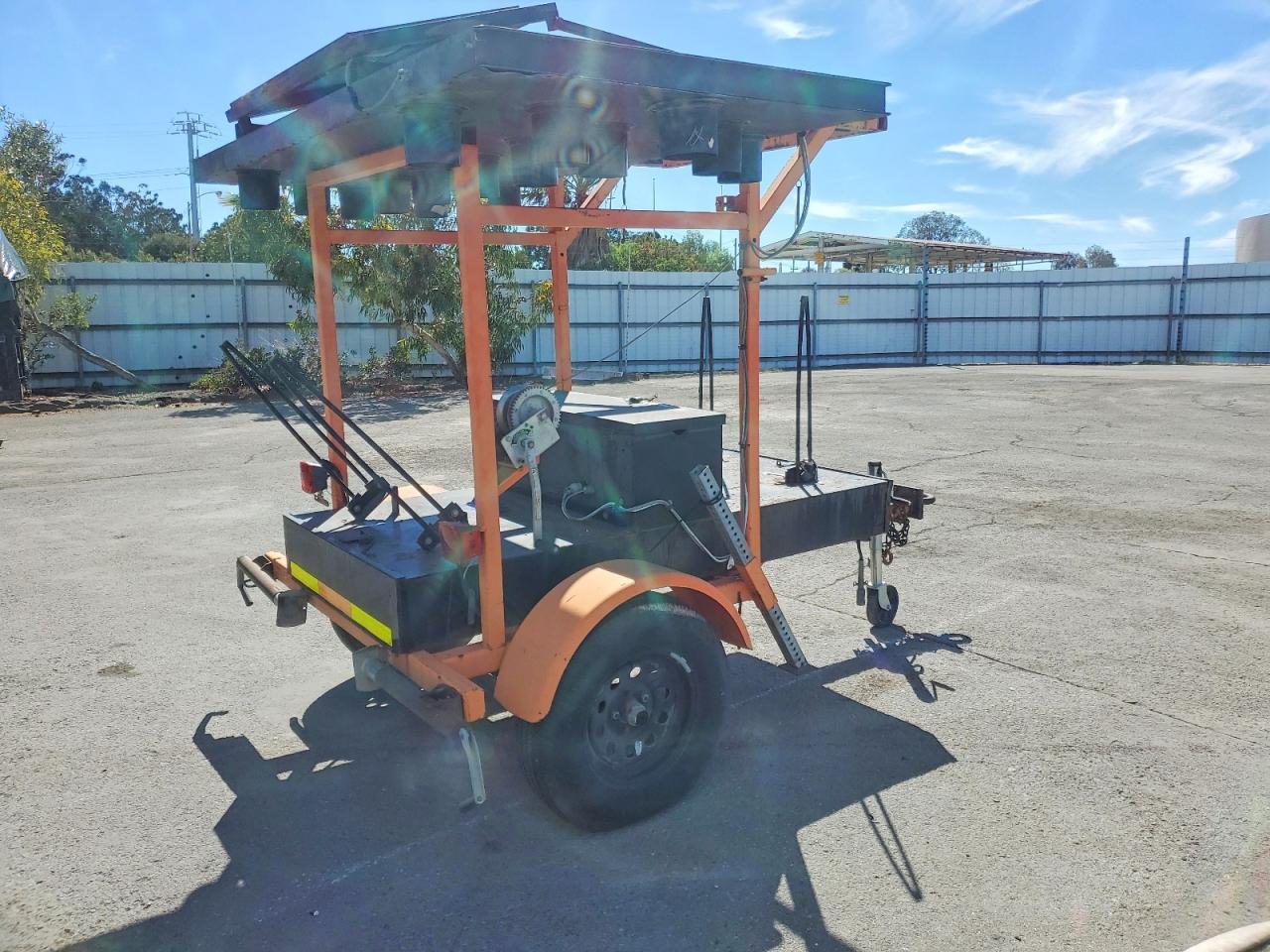 1999 TRS 1999 TRI-CITY Arrow Board Trailer