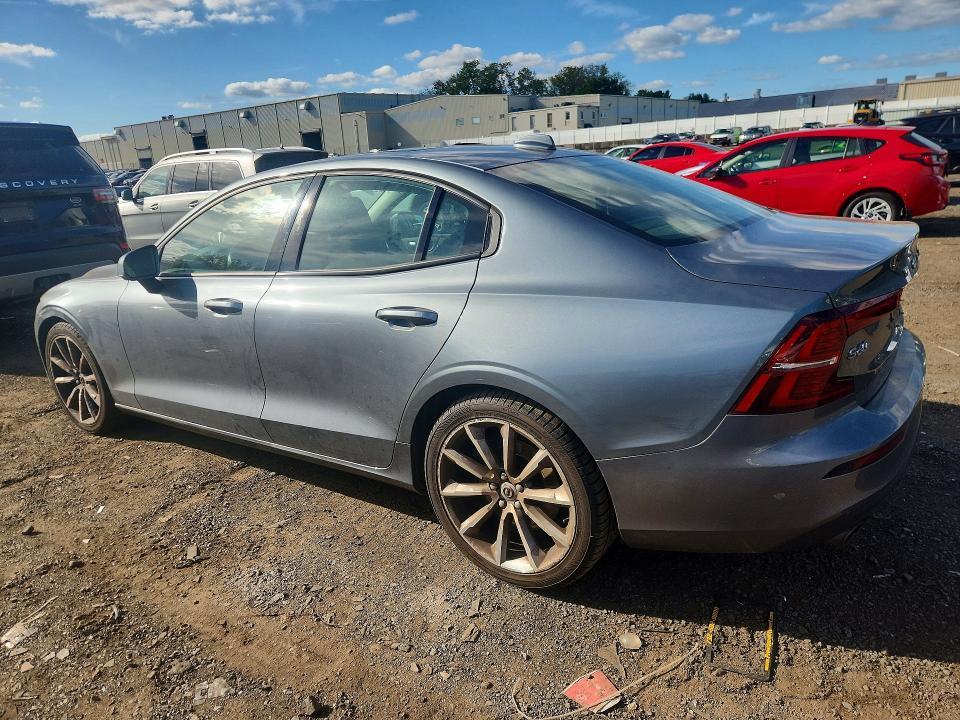 2020 Volvo S60 T6 Momentum