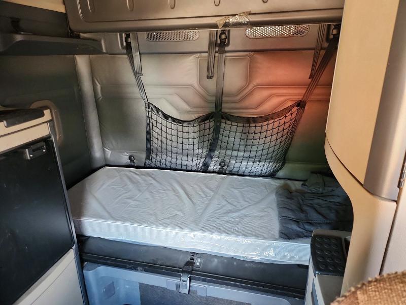 2017 Freightliner Cascadia 125 Semi Truck