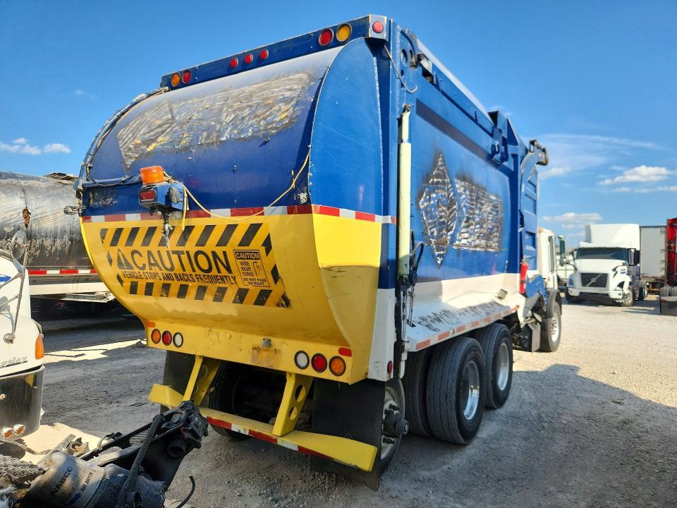 2013 Mack MRU633 Refuse Truck