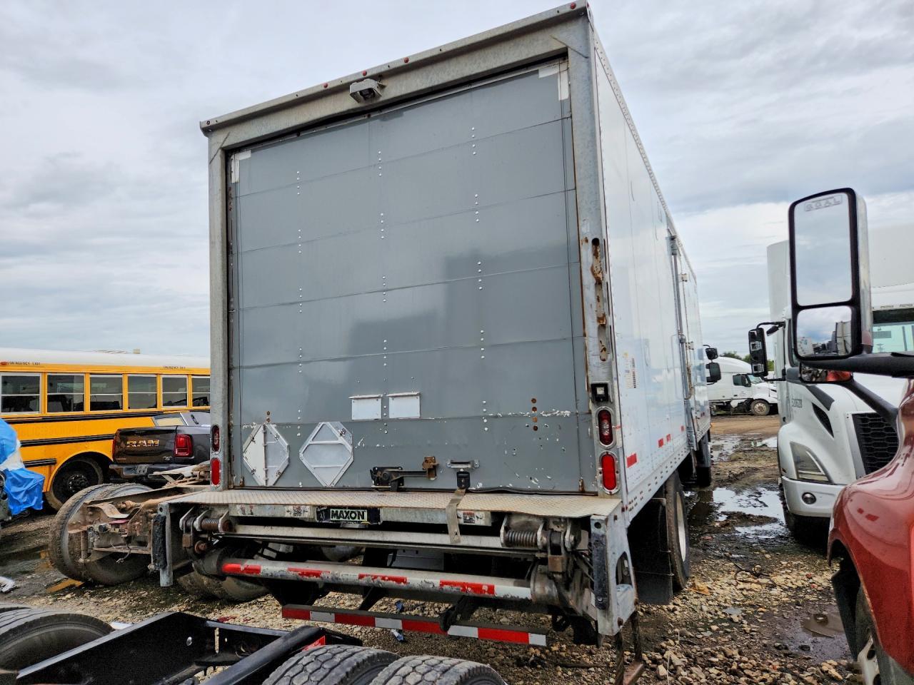 2016 Peterbilt 220-Semi Truck