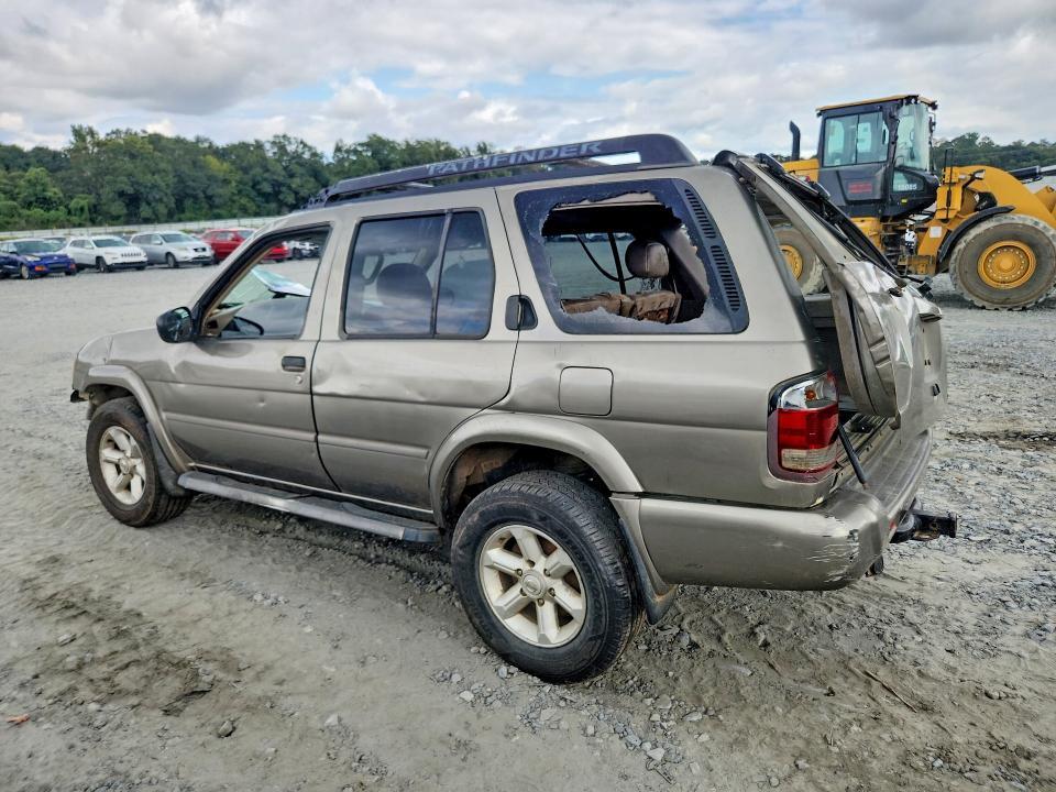 2004 Nissan Pathfinder SE