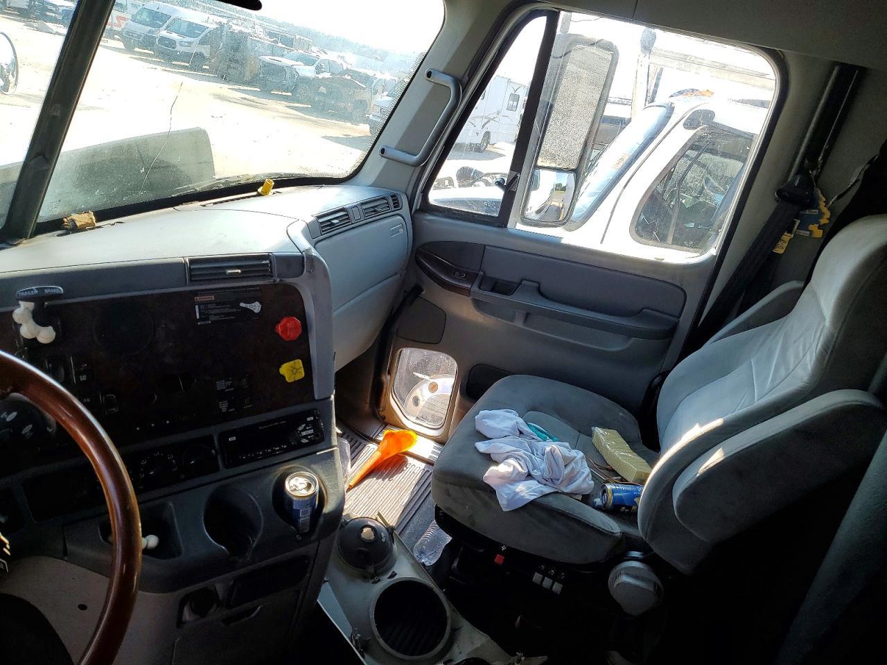 2005 Freightliner CST120 Semi Truck