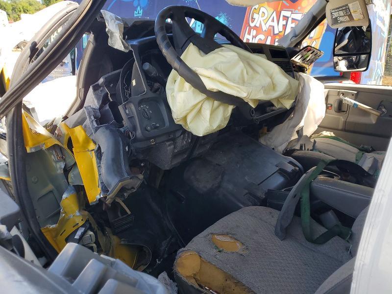 2004 GMC Savana Cutaway G3500 BOX Truck