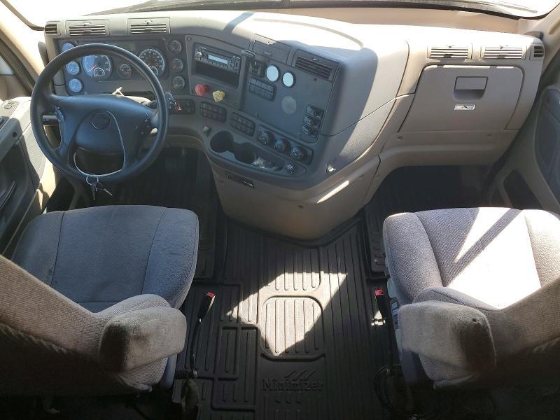 2014 Freightliner Cascadia Semi Truck