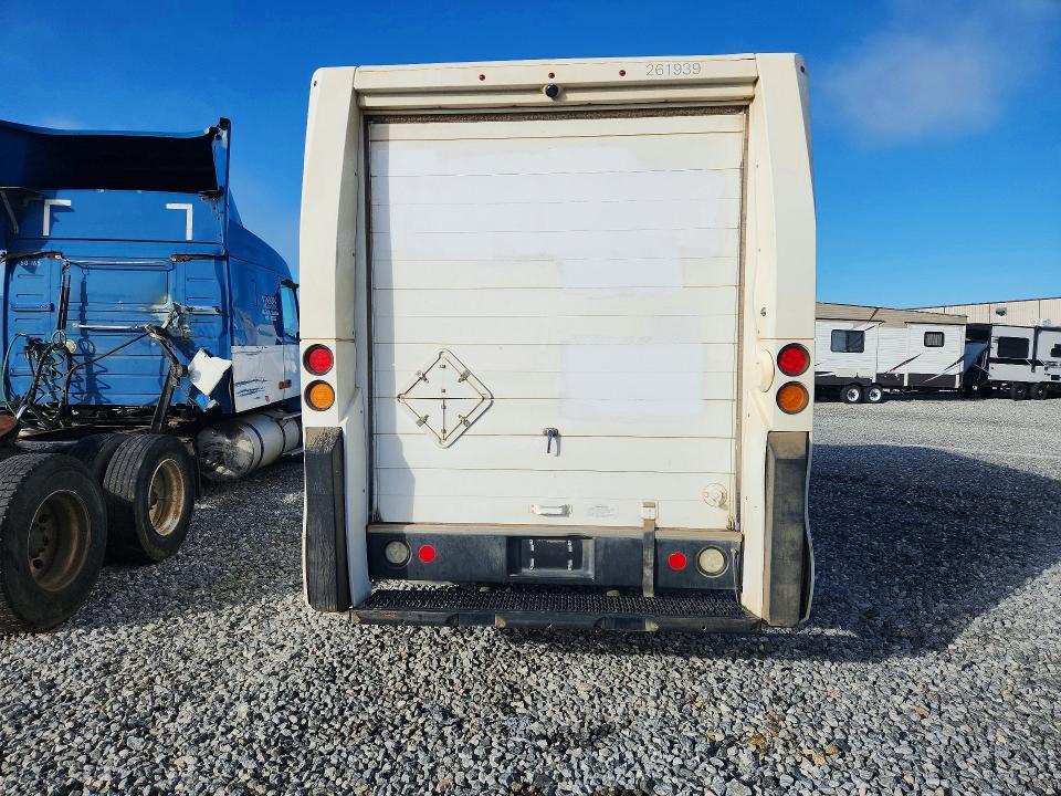 2018 Isuzu Reach-Delivery Truck