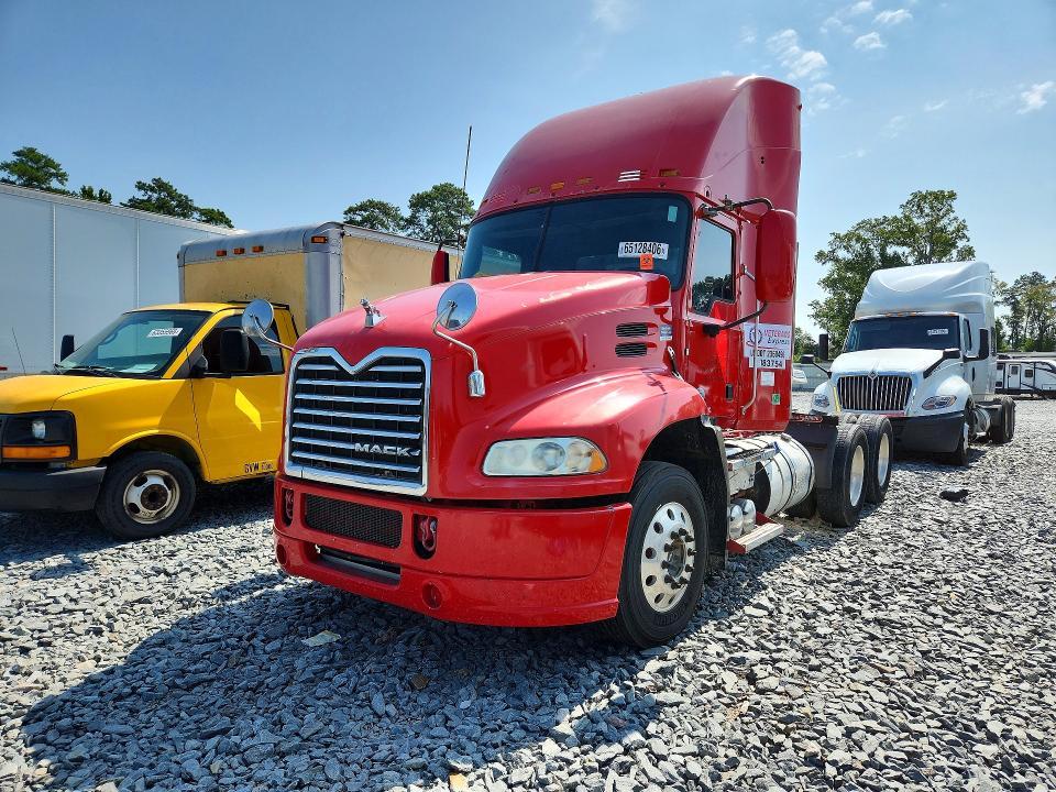 2015 Mack CXU613 Semi Truck