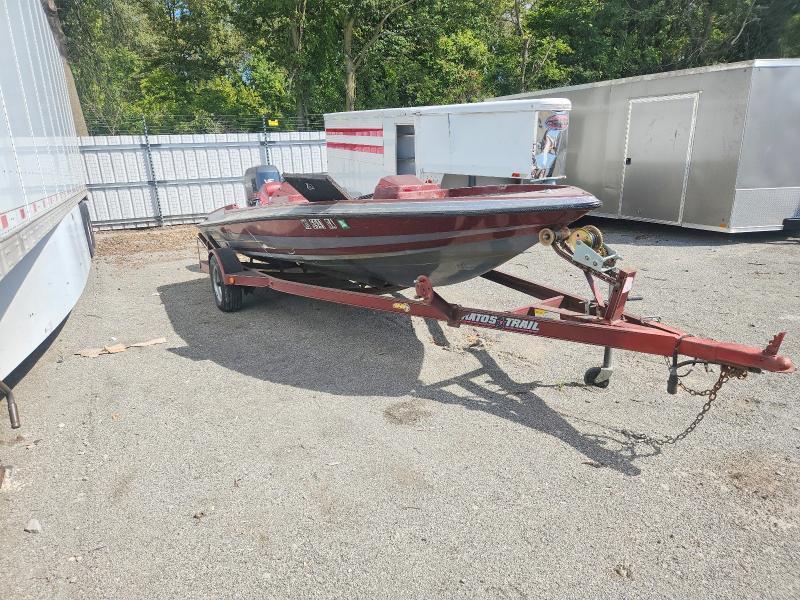 1989 Stratos Boat