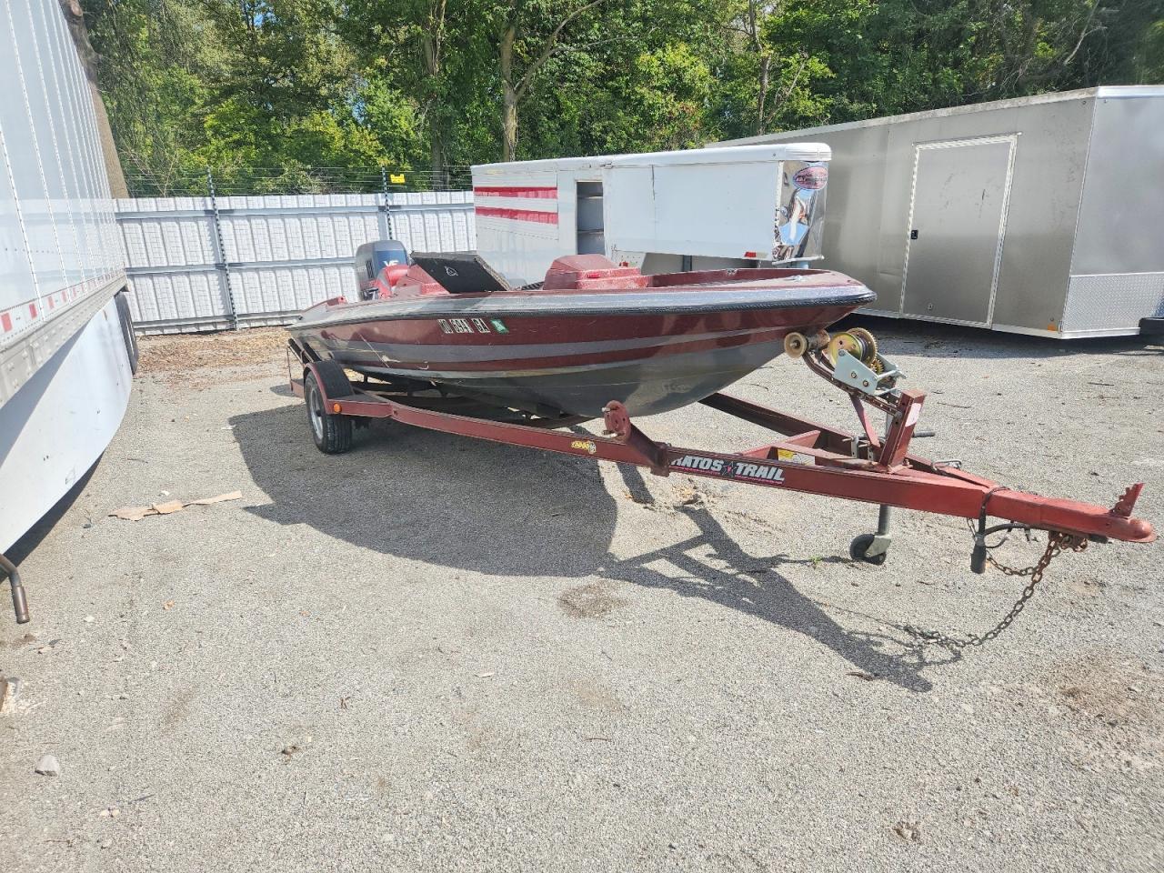 1989 Stratos Boat