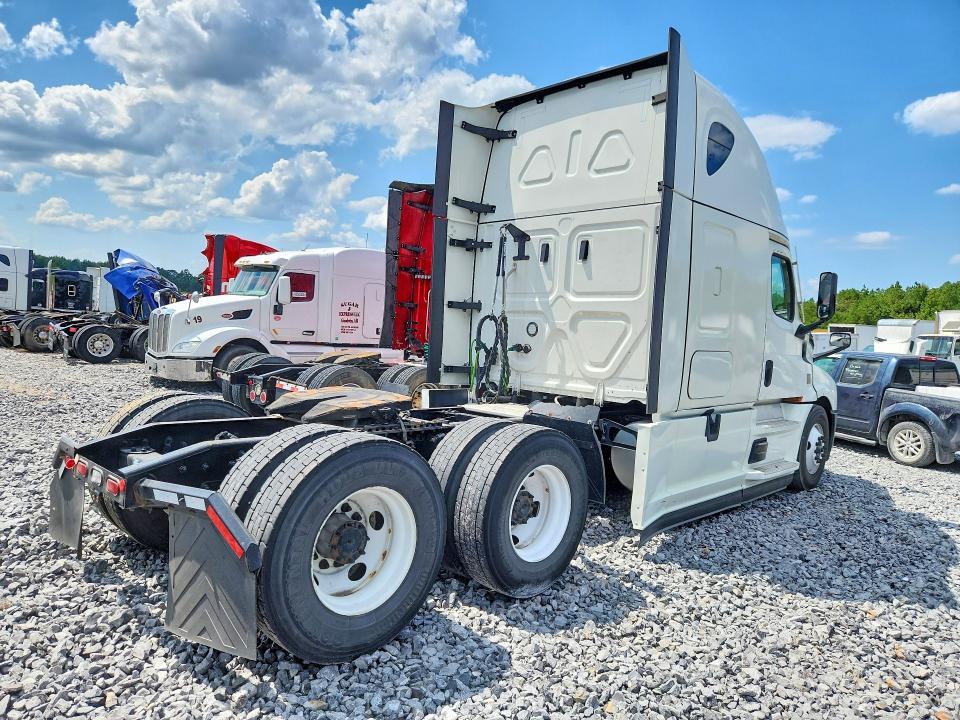 2023 Freightliner Cascadia 126 Semi Truck