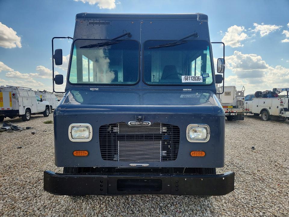 2020 Freightliner Chassis M-delivery van