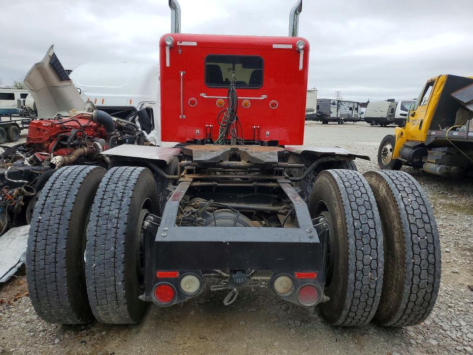 2015 Peterbilt 389 Semi Truck