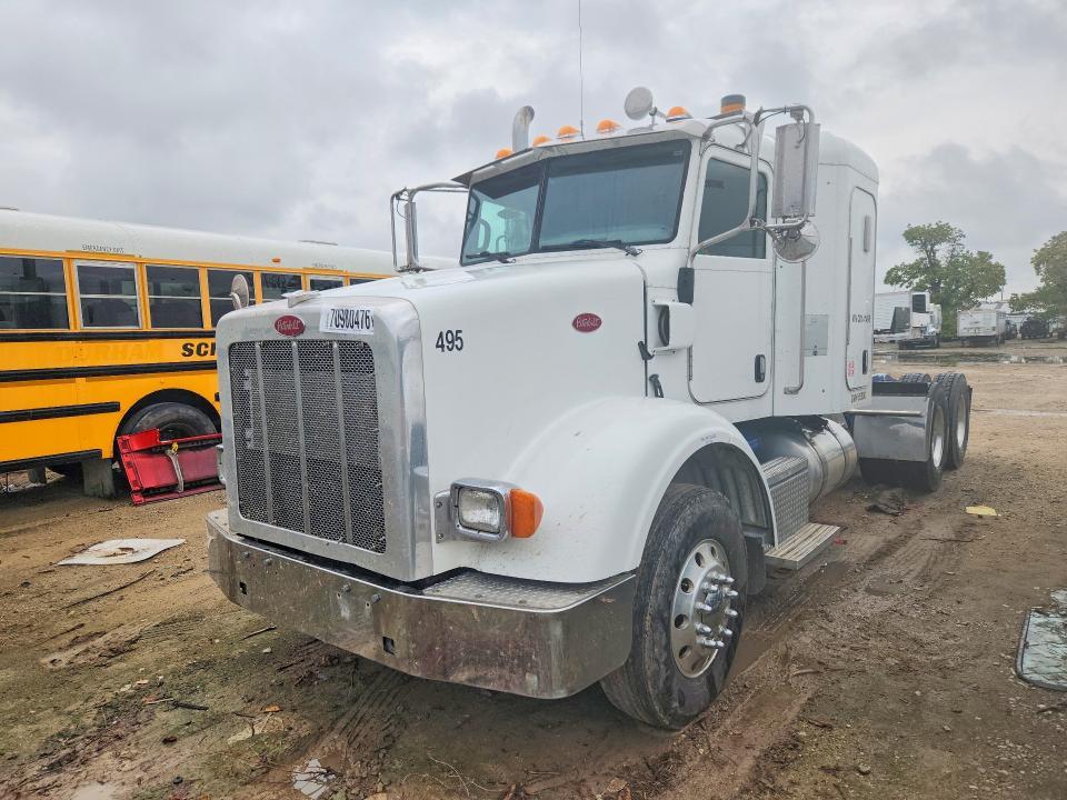 2012 Peterbilt 365 Semi Truck