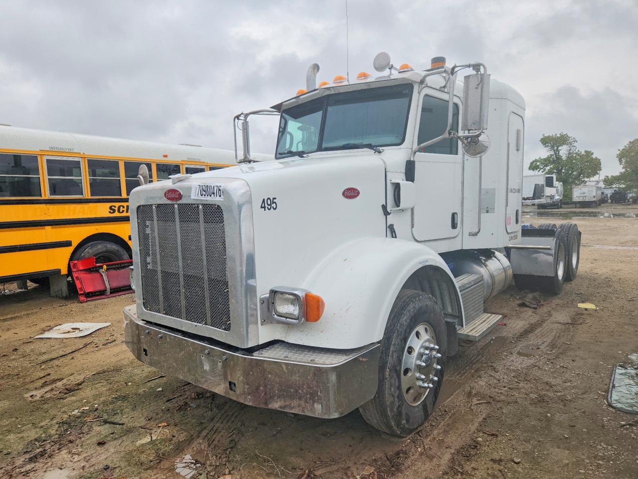 2012 Peterbilt 365 Semi Truck