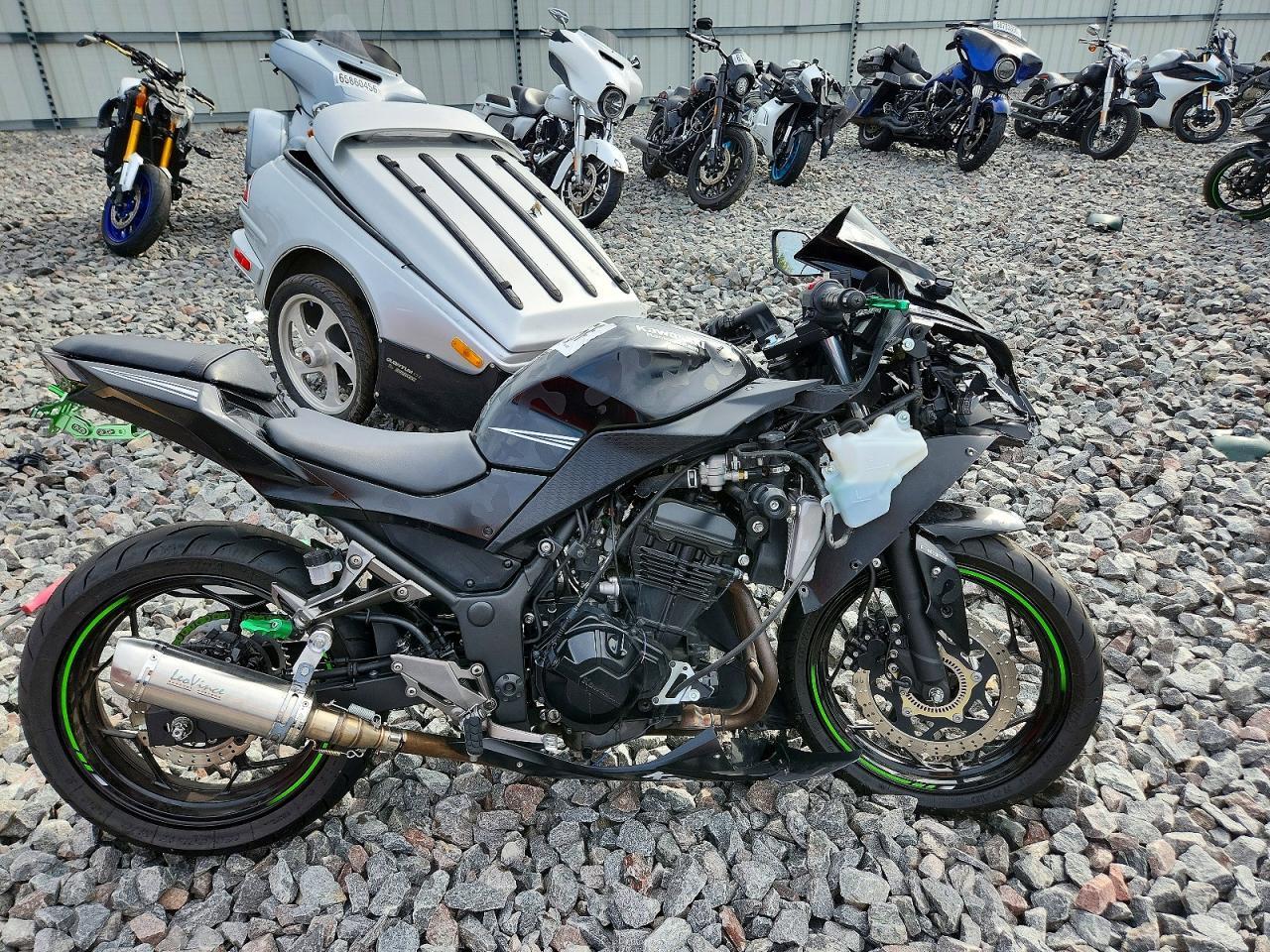 2017 Kawasaki EX300 B