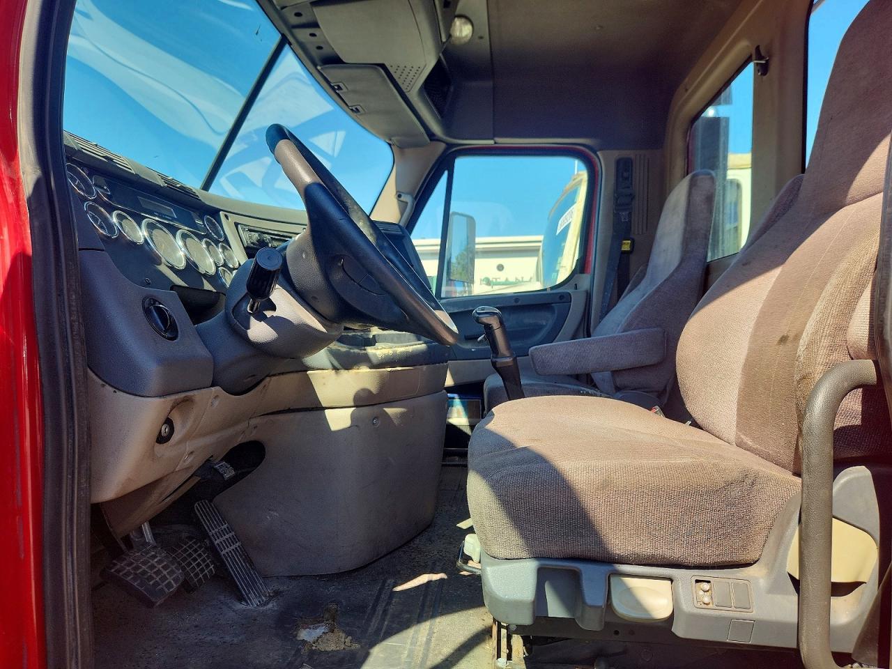 2014 Freightliner Cascadia Semi Truck
