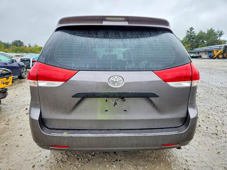 2012 Toyota Sienna Base 7-PASSENGER