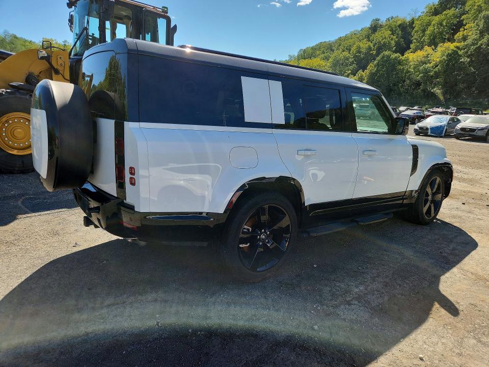 2025 Land Rover Defender 130 X-DYNAMIC SE
