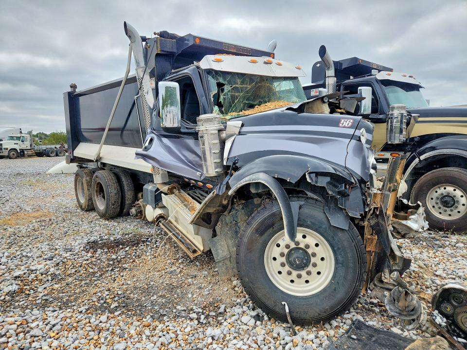 2023 International HX520 Dump Truck