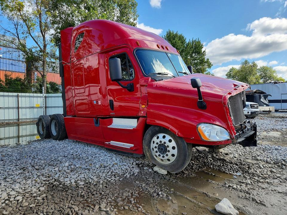 2015 Freightliner Cascadia Semi Truck