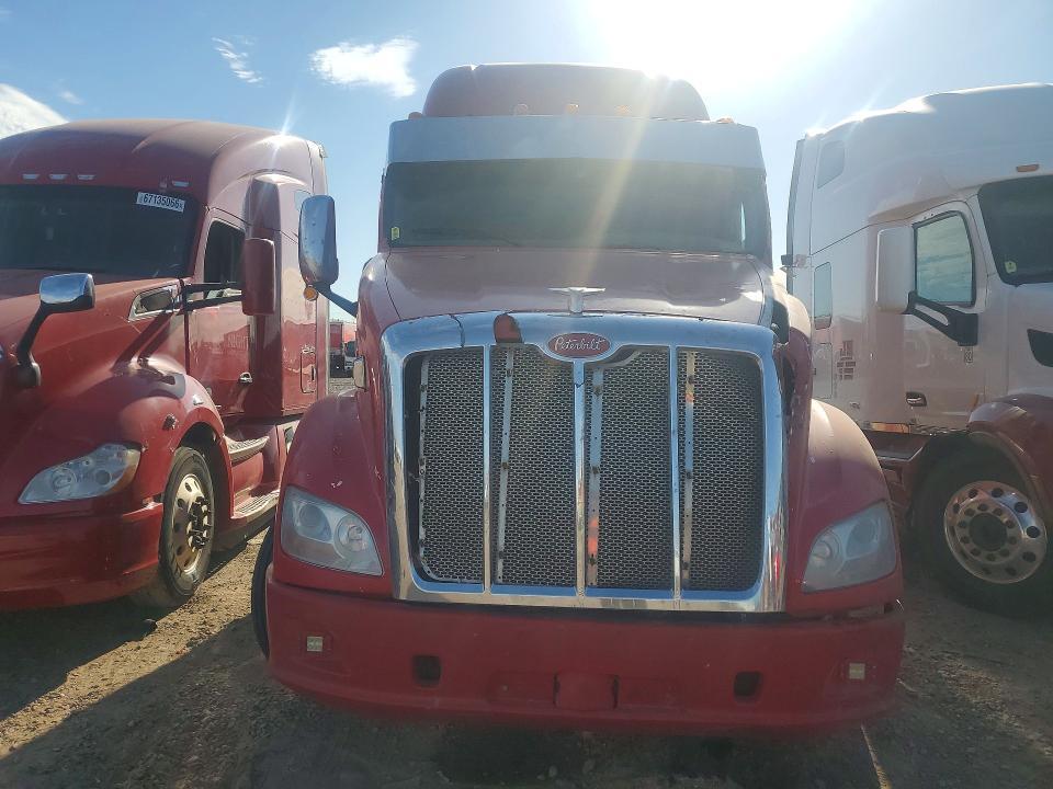 2012 Peterbilt 587 Semi Truck