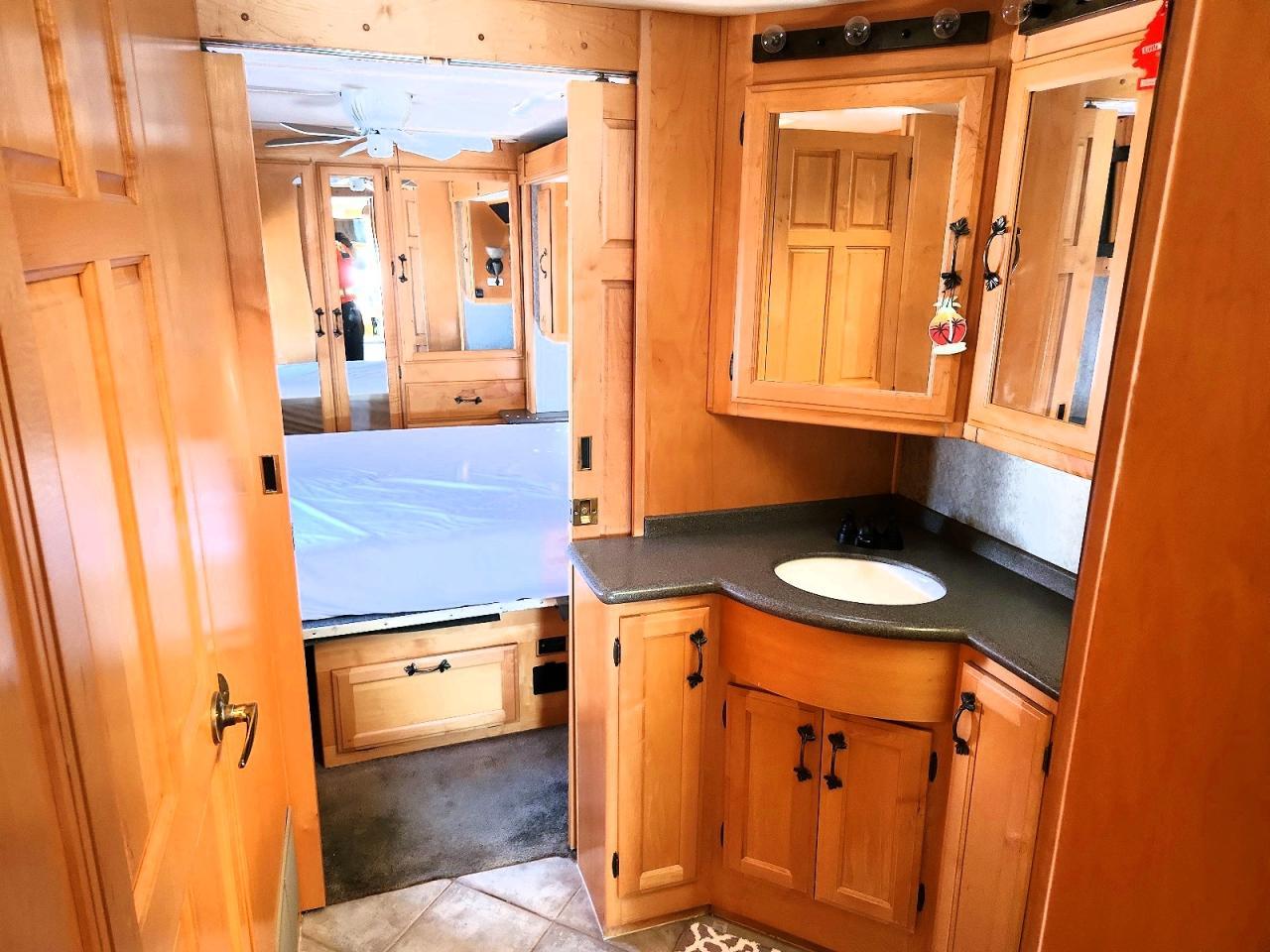 2005 Fleetwood Pace Visio 2005 American Tradition RV