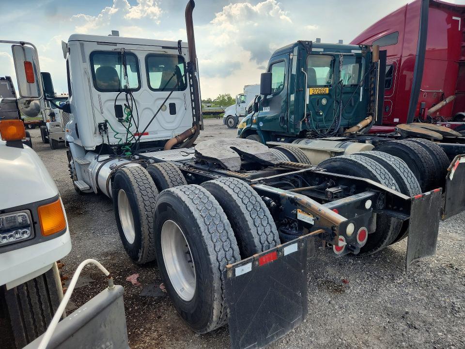 2016 Freightliner Cascadia 113 Semi Truck