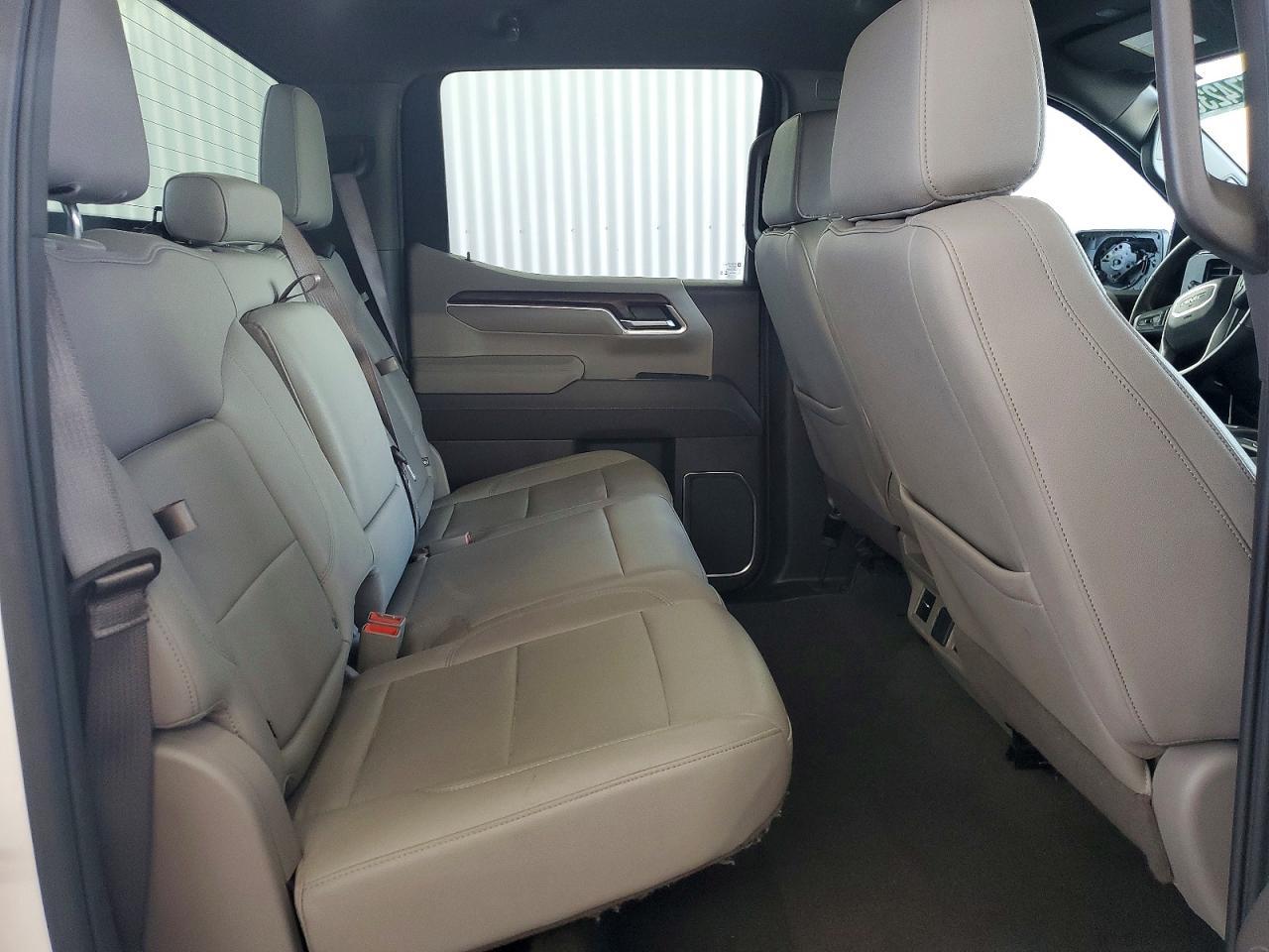 2025 GMC Sierra K1500 SLT