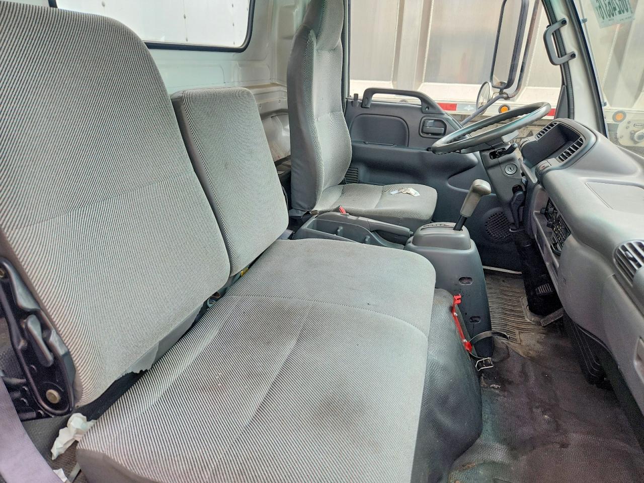 2004 Isuzu NPR HD BOX Truck